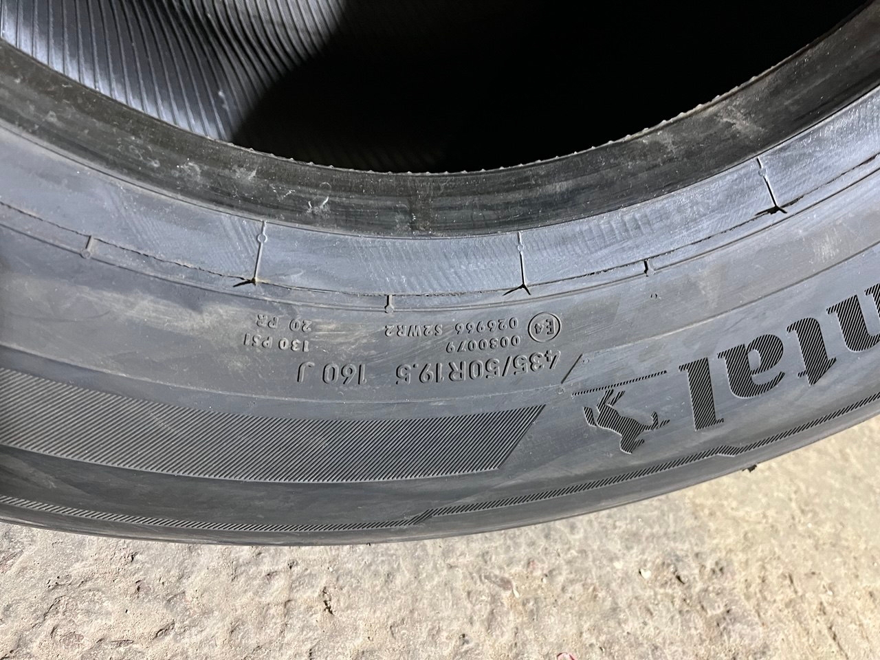 Грузовая шина Continental HT3 Conti Hybrid 435/50 R19.5 160J, прицеп