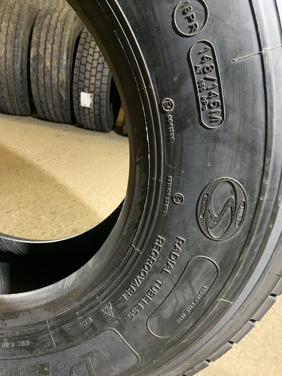 Грузовая шина Linglong KLS200 305/70 R19.5 148/145M, Рулевая ось