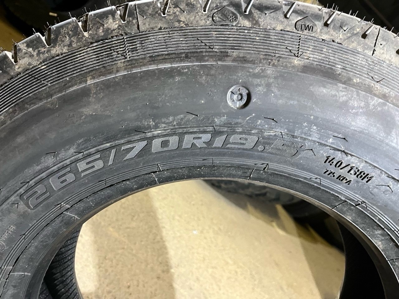 Грузовая шина Кама NU301 265/70 R19.5 140/138M, универсальная ось