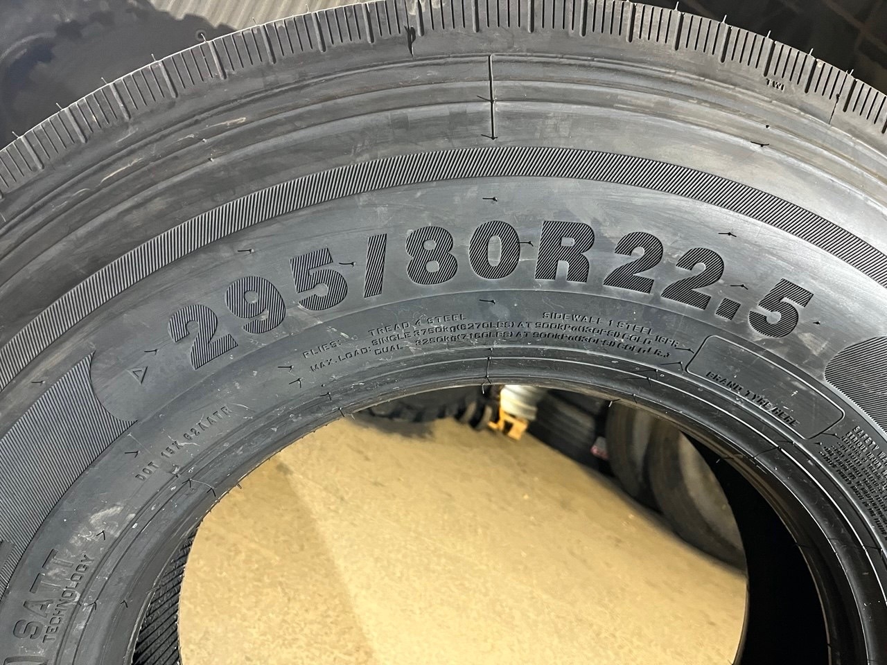 Грузовая шина Continental HT3 Conti Hybrid 435/50 R19.5 160J, прицеп