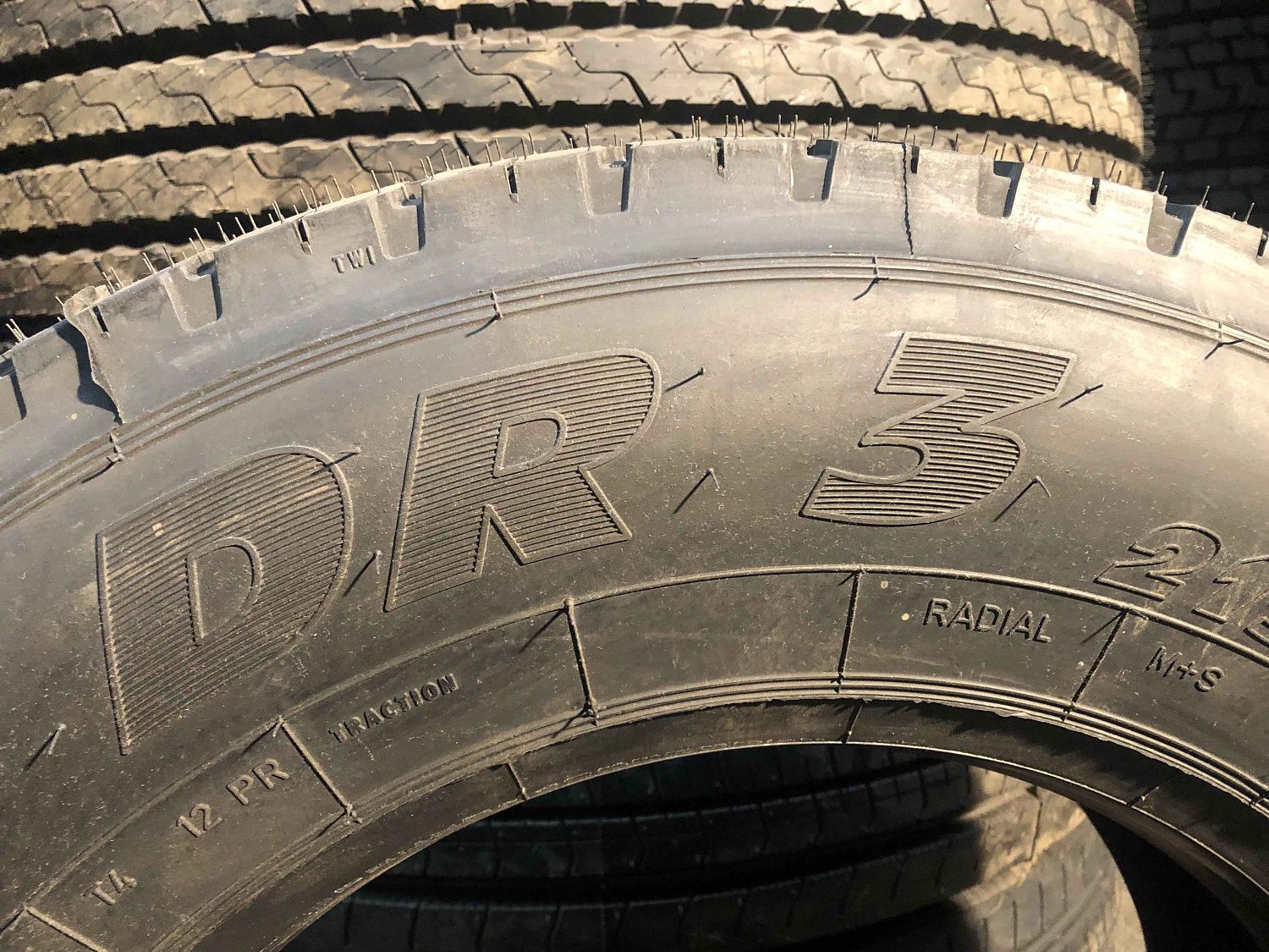 Грузовая шина Matador DR3 215/75 R17.5 126/124M, ведущая ось