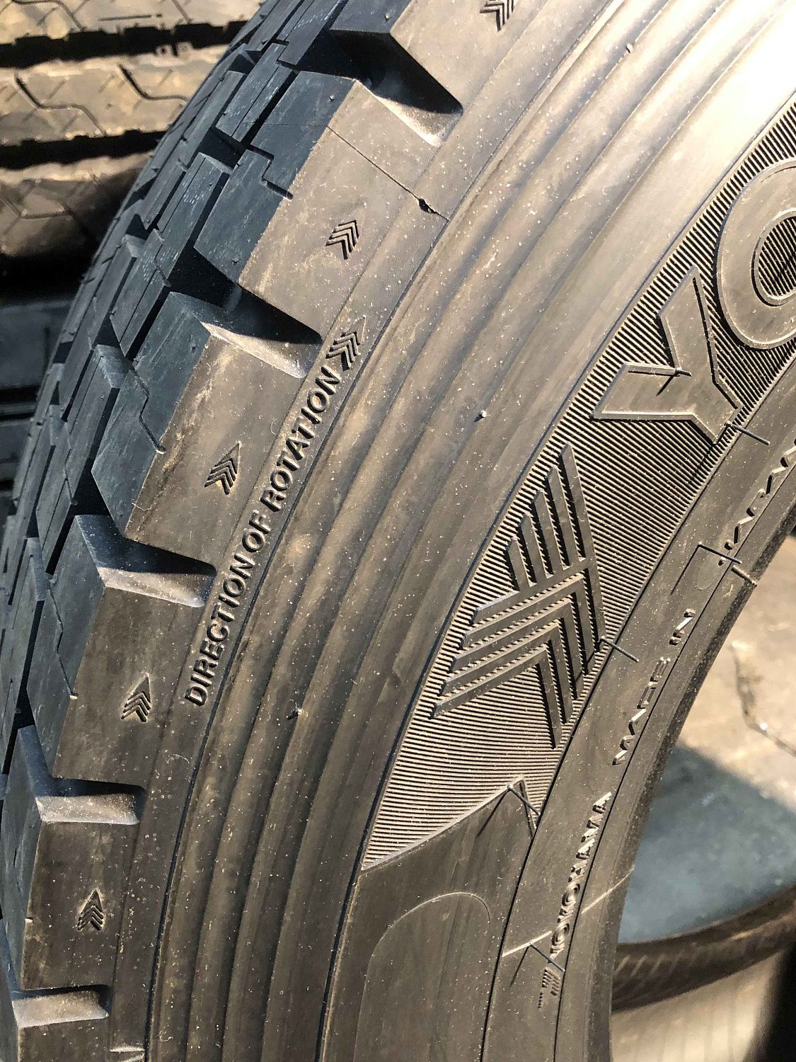 Грузовая шина Yokohama 704R 265/70 R19.5 140/138M, Ведущая ось