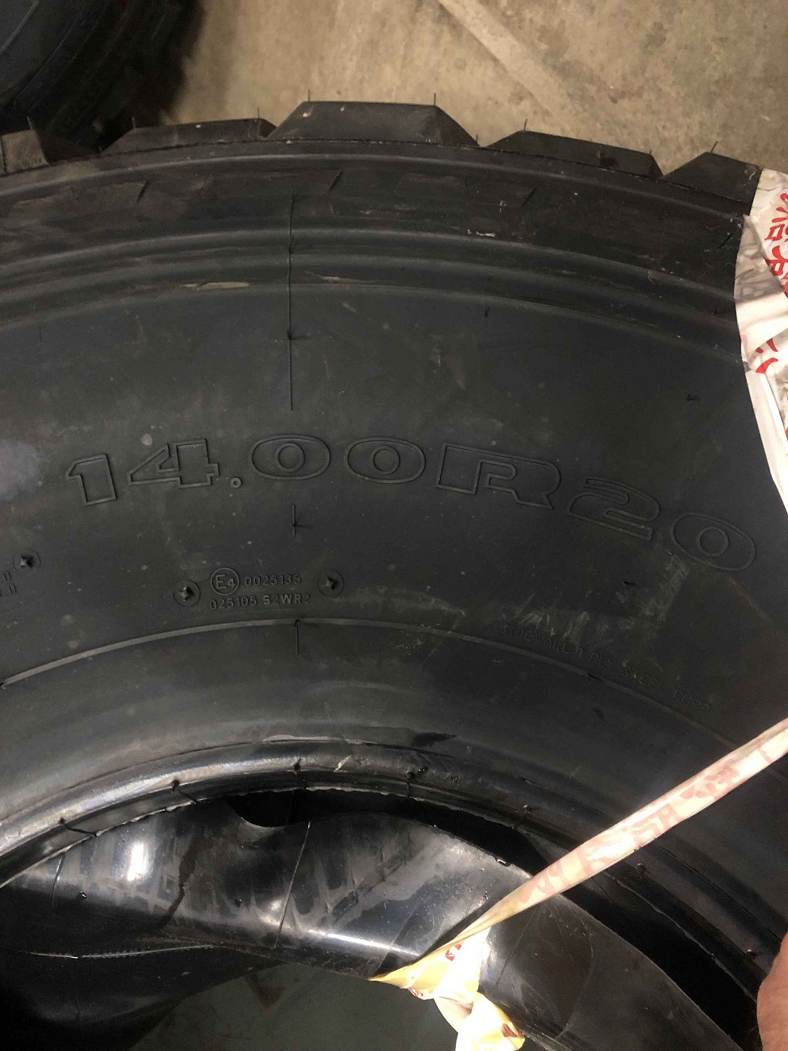 Грузовая шина DoubleCoin RLB960 14.00 R20 164/161G, Универсальная ось