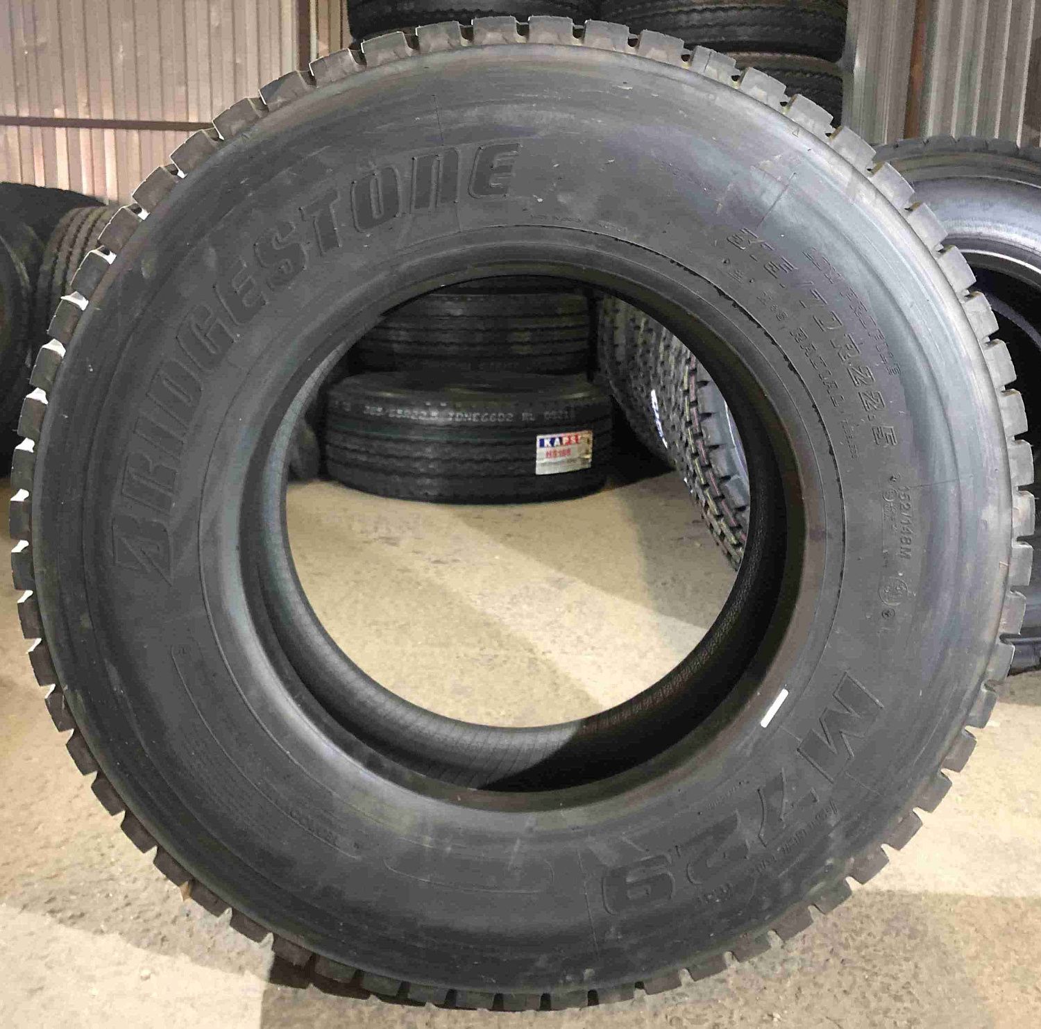 Грузовая шина Bridgestone M729 315/70 R22.5 152/148M, ведущая ось
