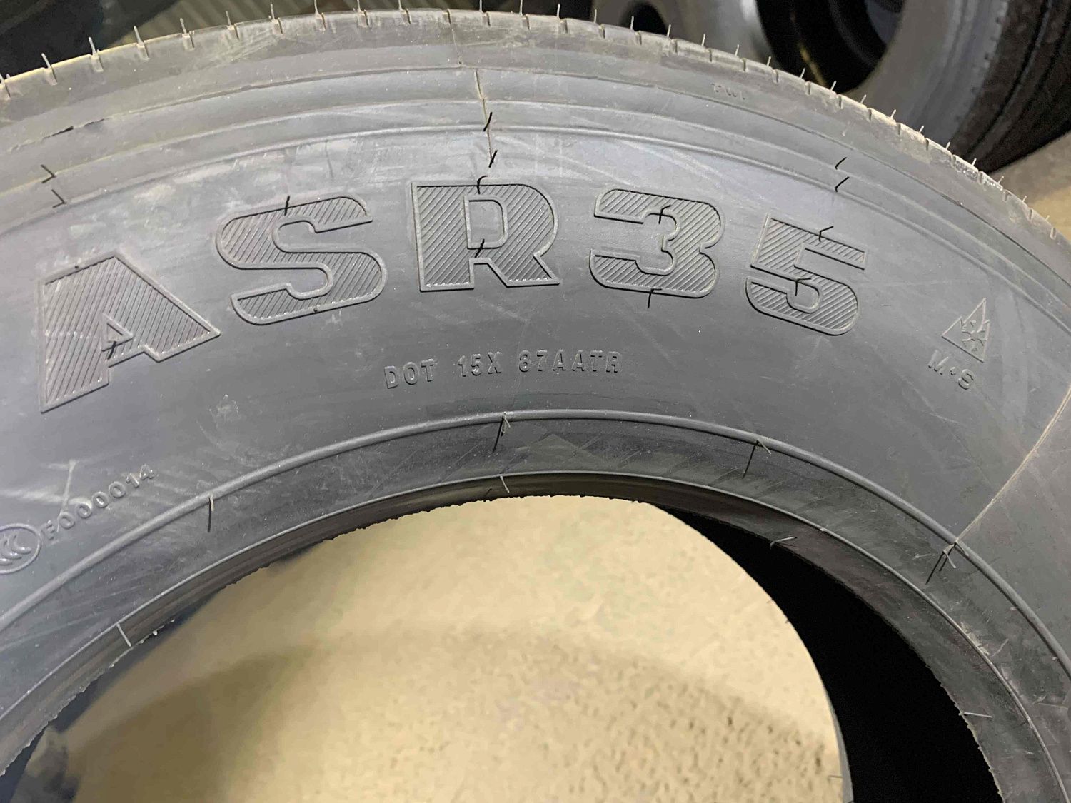 Грузовая шина Aeolus ASR35 205/75 R17.5 124/122M, рулевая ось