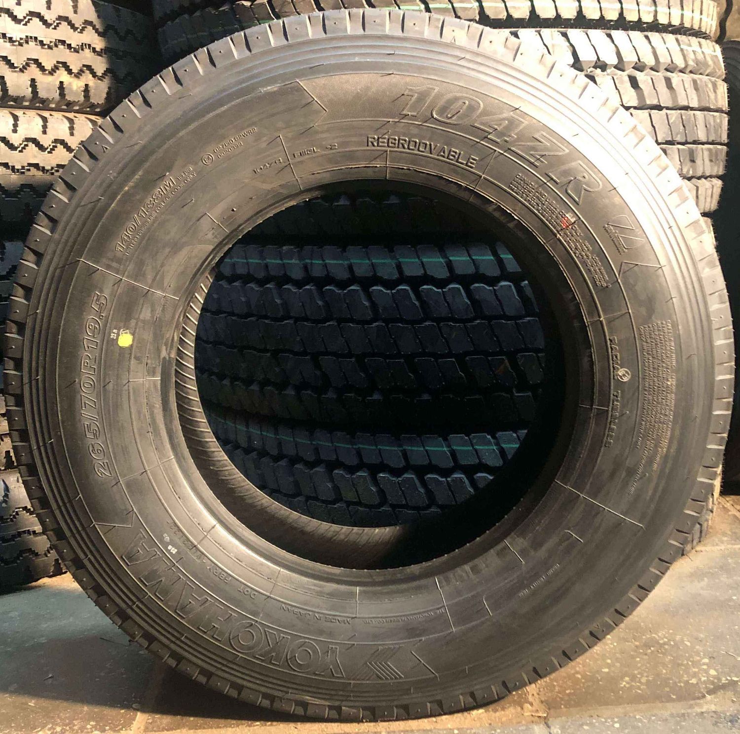 Грузовая шина Yokohama 104ZR 265/70 R19.5 140/138M, рулевая ось