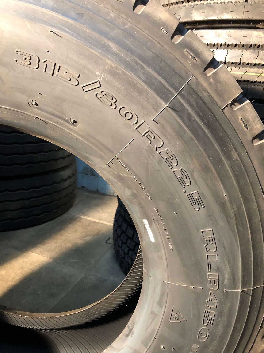 Грузовая шина DoubleCoin RLB450 315/80 R22.5 160/157J, Ведущая ось