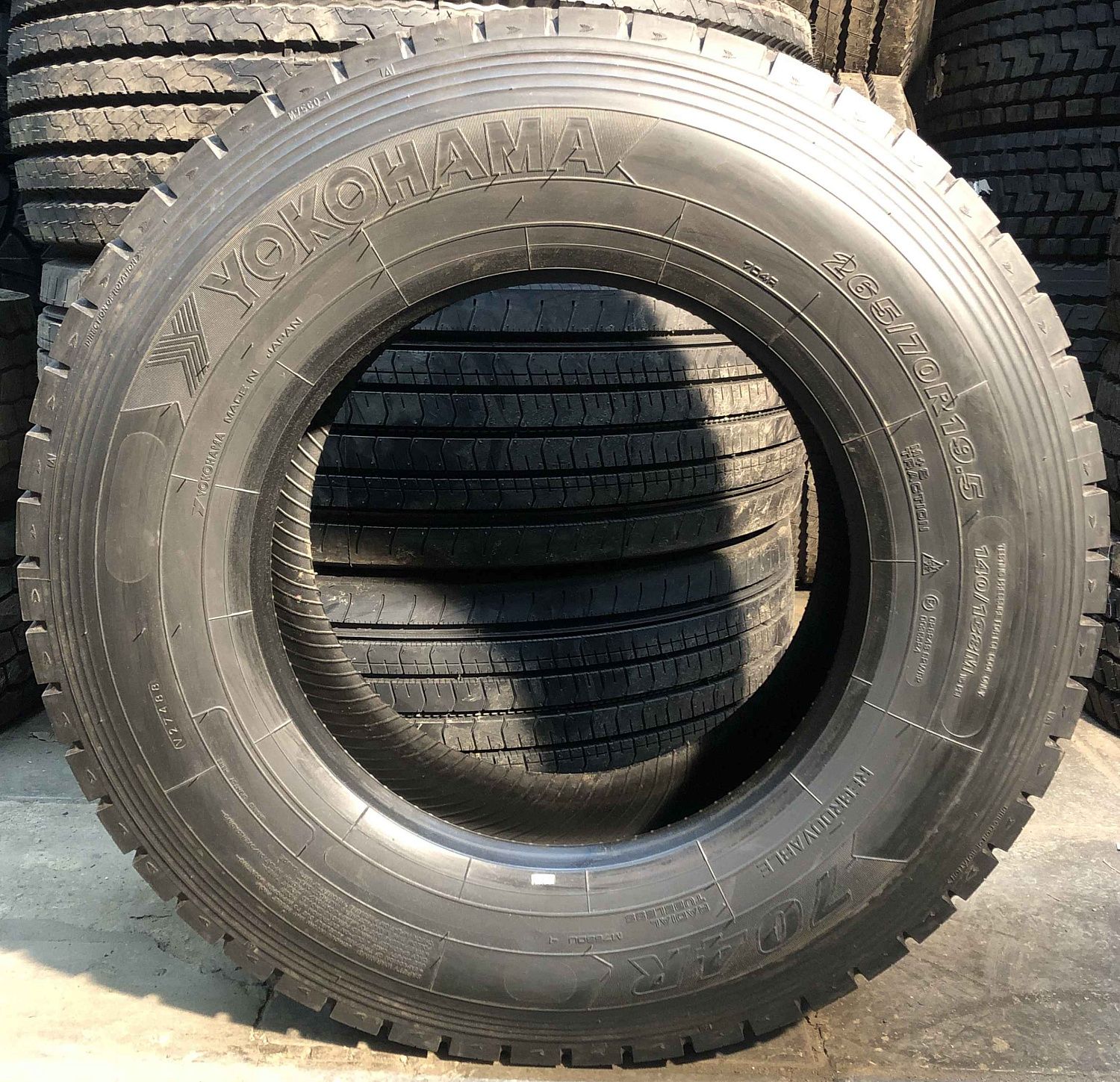 Грузовая шина Yokohama 704R 265/70 R19.5 140/138M, Ведущая ось