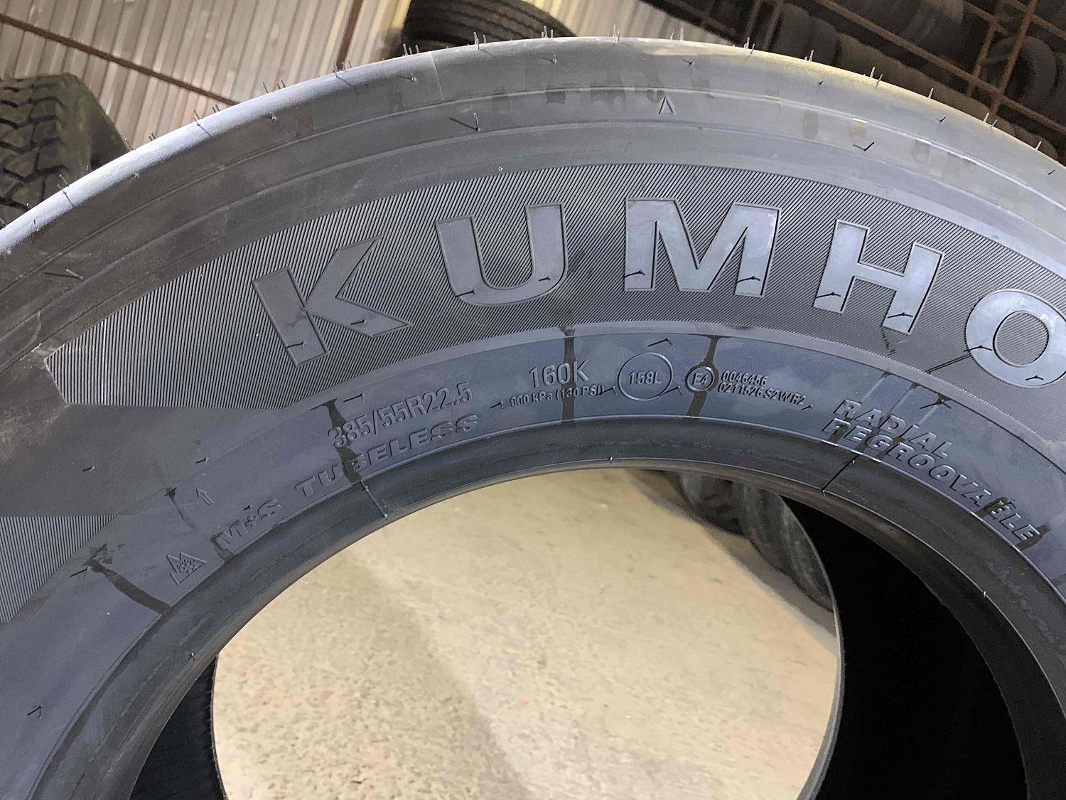 Грузовая шина Kumho KLS23 385/55 R22.5 160K, Рулевая ось