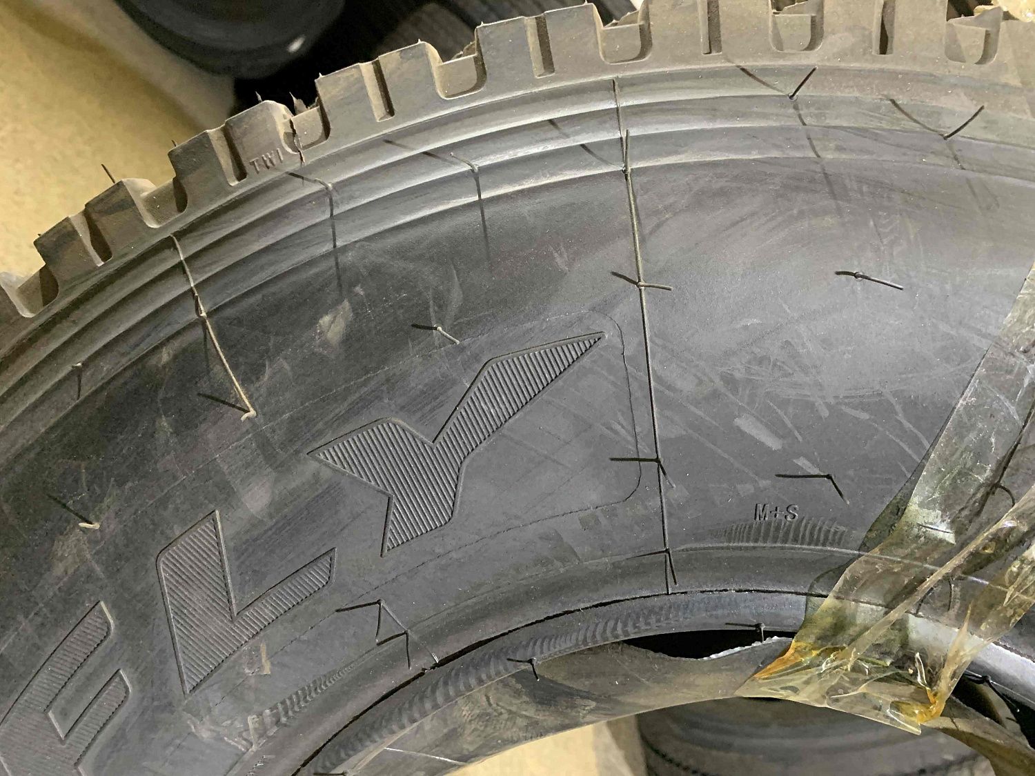 Грузовая шина Hifly HH313 8.25 R16 128/124M, ведущая ось