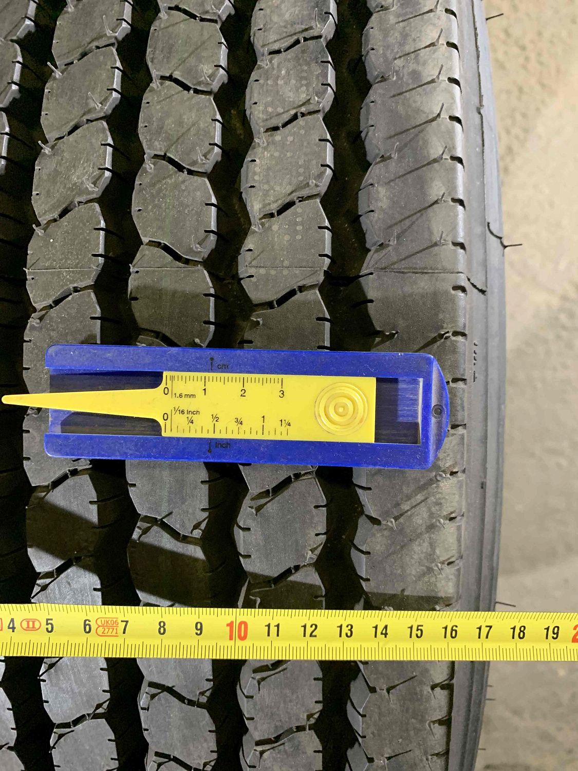Грузовая шина Aeolus ASR35 205/75 R17.5 124/122M, рулевая ось