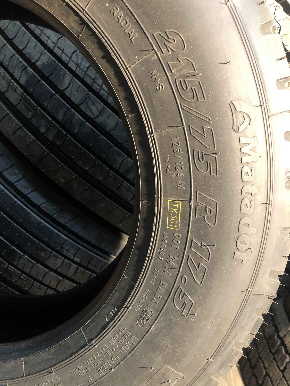 Грузовая шина Matador DR3 215/75 R17.5 126/124M, ведущая ось