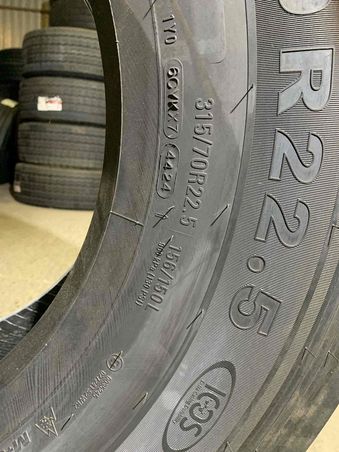 Грузовая шина Kumho KXS10 315/70 R22.5 156/150L, Рулевая ось