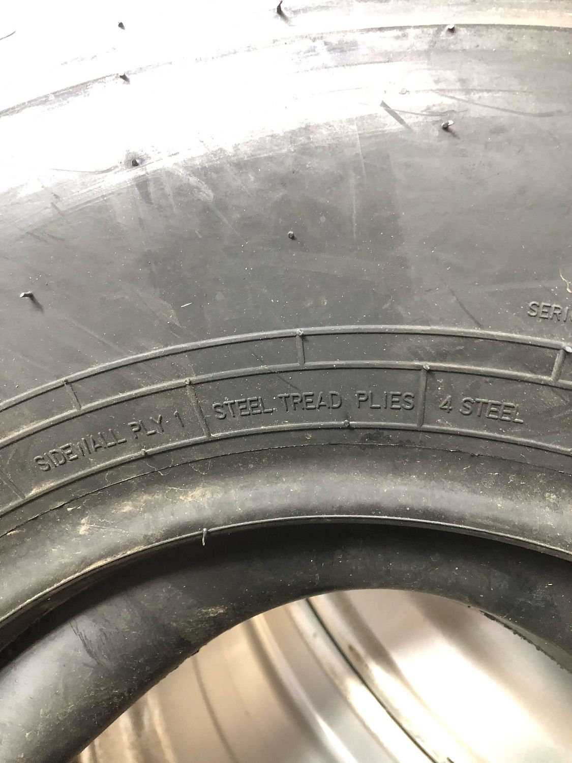 Грузовая шина Westlake CR926 7.50 R16 122/118L, универсальная ось Грузовая шина Westlake CR926 7.50 R16 122/118L, универсальная ось