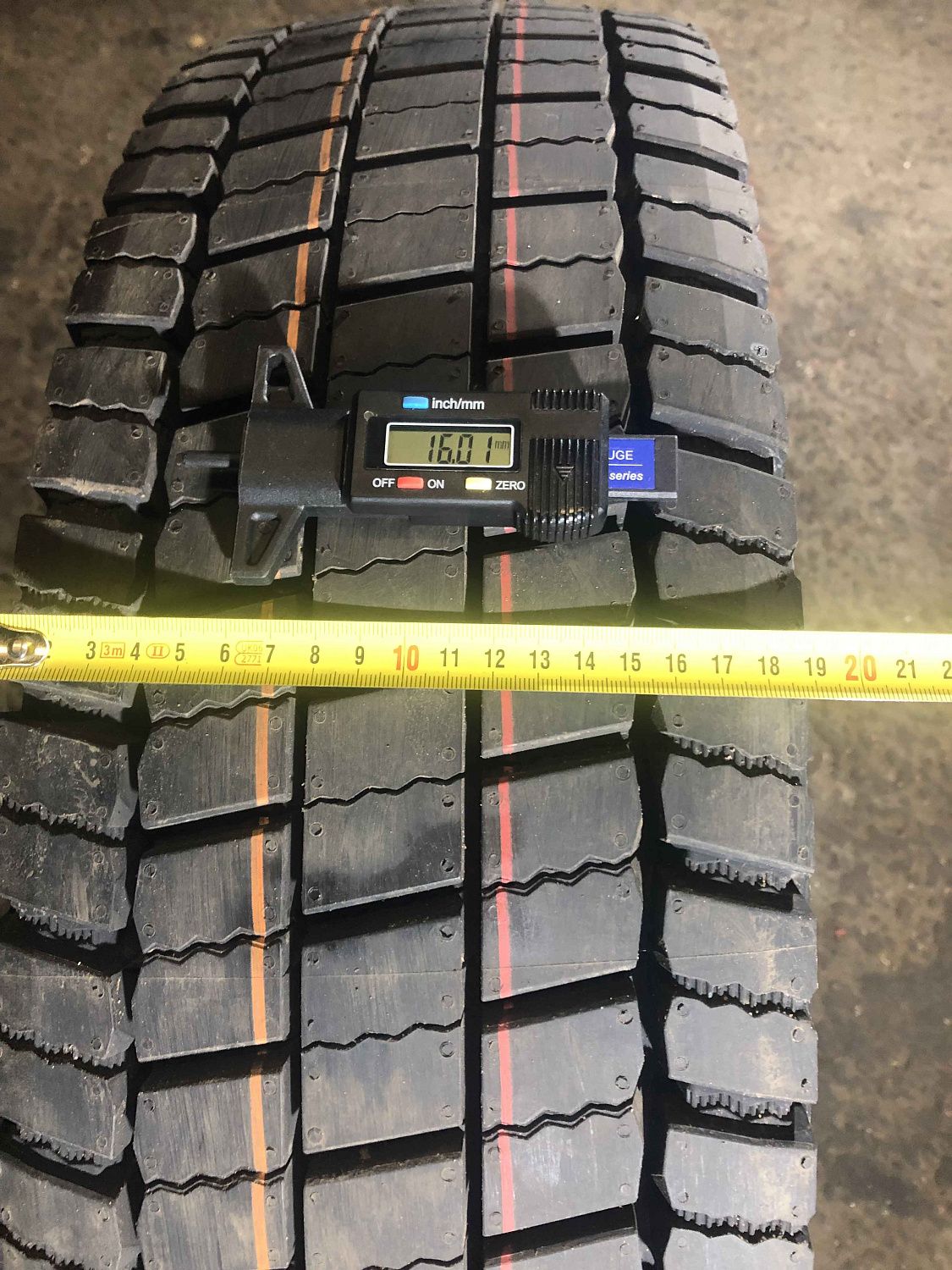 Грузовая шина Continental LD3 Conti Hybrid 215/75 R17.5 126/124M, ведущая ось