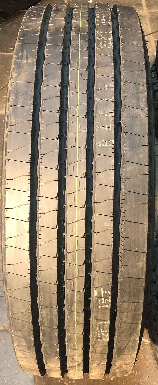 Грузовая шина Yokohama 104ZR 265/70 R19.5 140/138M, рулевая ось