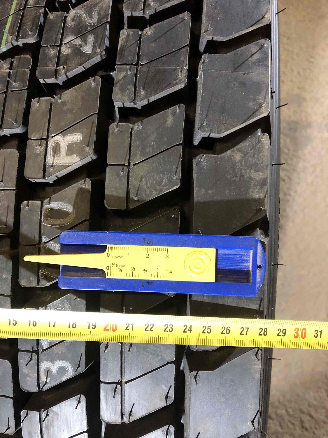 Грузовая шина Kumho KRD50 315/70 R22.5 154/150L, Ведущая ось