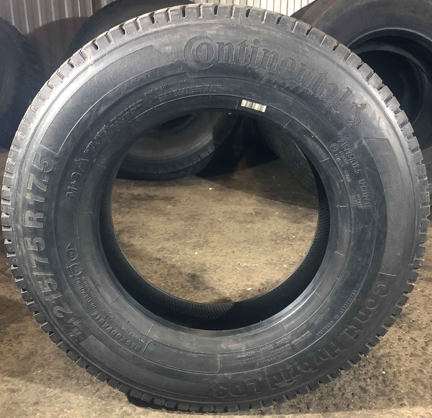 Грузовая шина Continental LD3 Conti Hybrid 215/75 R17.5 126/124M, ведущая ось
