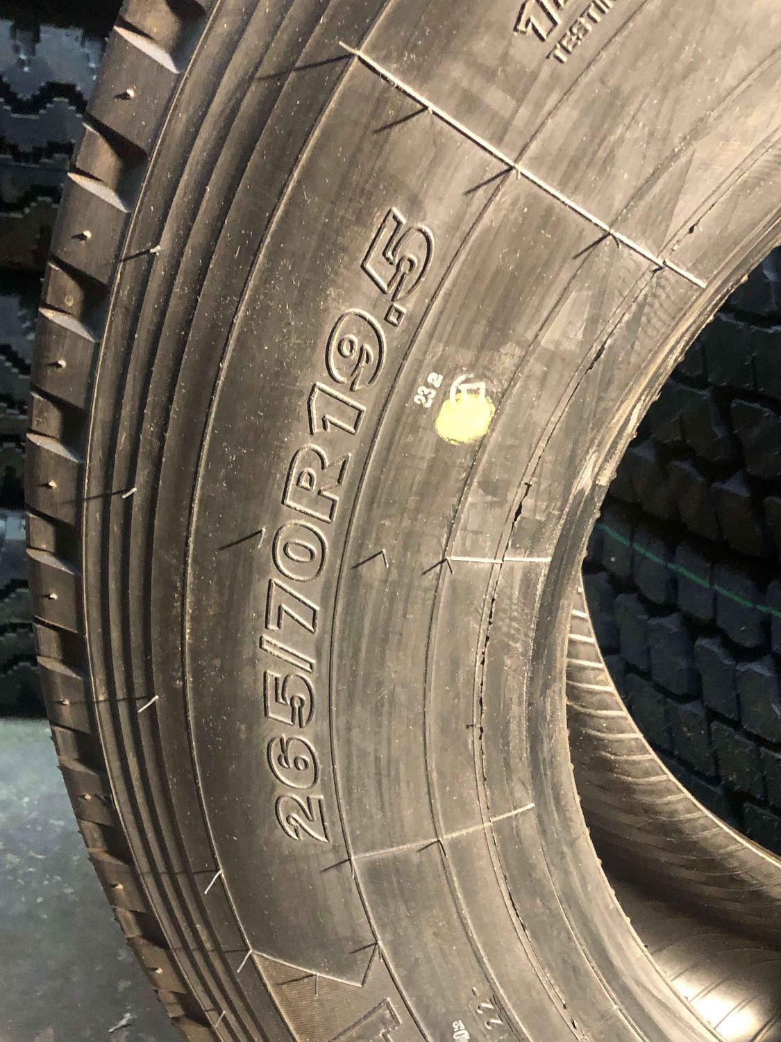 Грузовая шина Yokohama 104ZR 265/70 R19.5 140/138M, рулевая ось