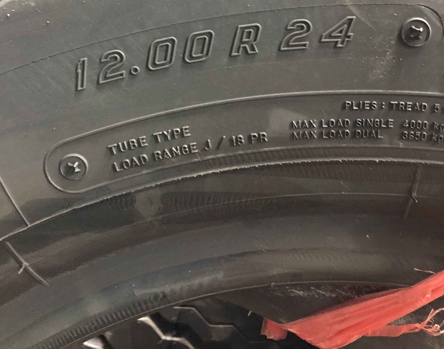 Грузовая шина Firestone UT3000 12.00 R24 156/153K, универсальная ось