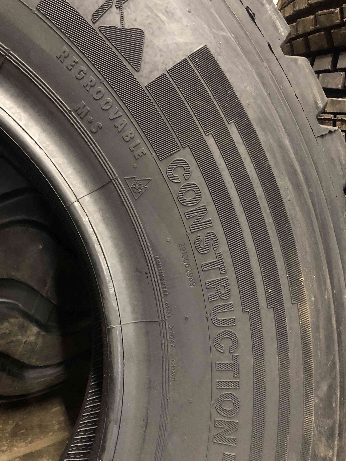 Грузовая шина Continental HDC1 325/95 R24 162/160K, ведущая ось Грузовая шина Continental HDC1 325/95 R24 162/160K, ведущая ось