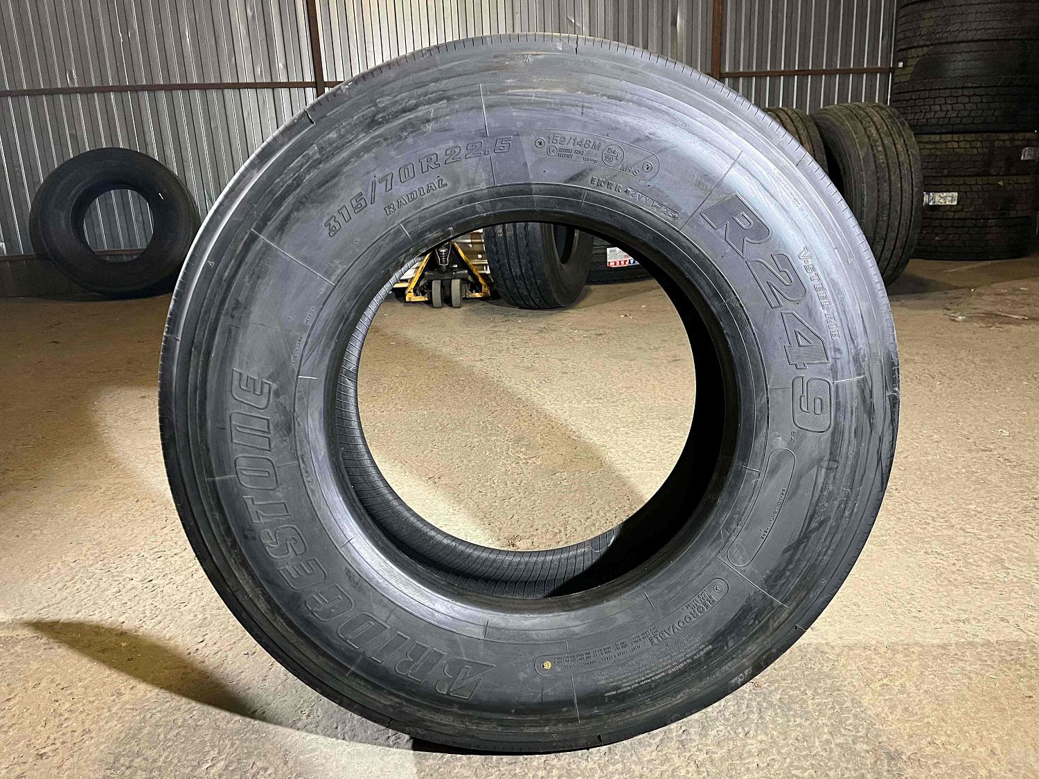 Грузовая шина Bridgestone R249 315/70 R22.5 152/148M, рулевая ось