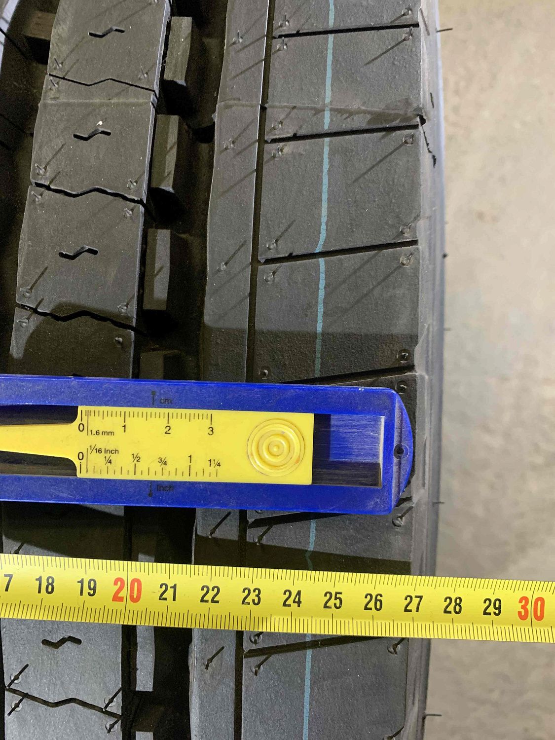 Грузовая шина Hankook AH31 Smart Flex 315/70 R22.5 156/150L, рулевая ось