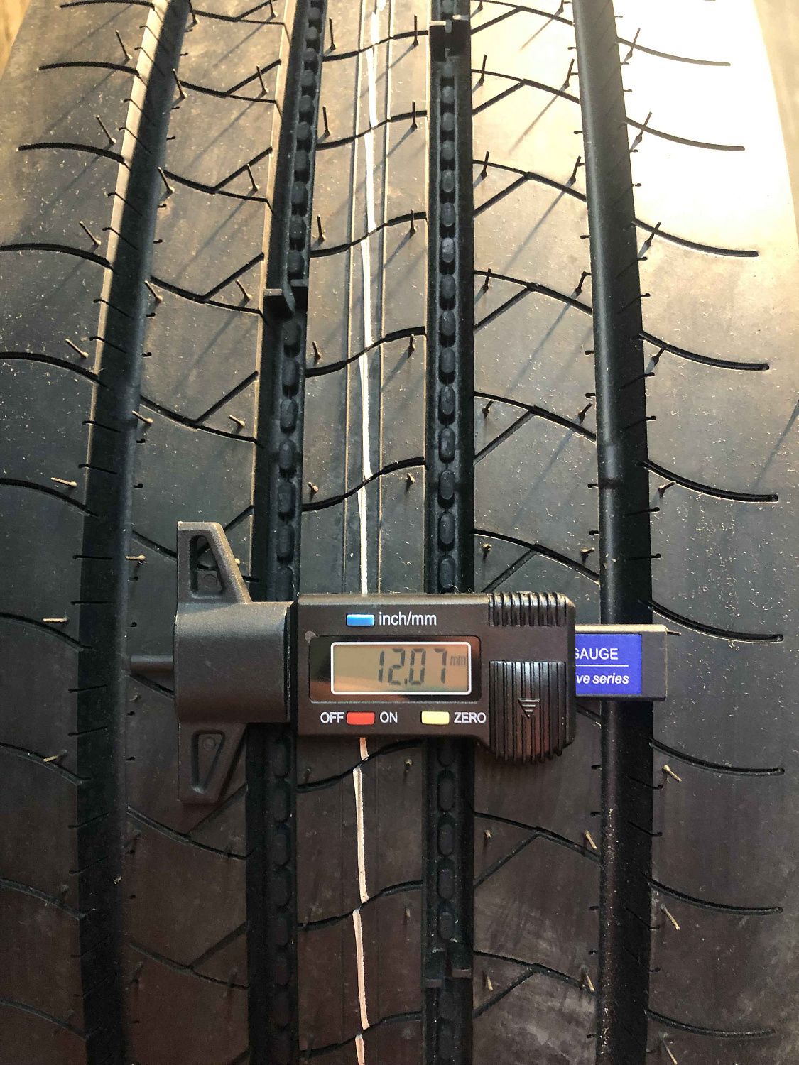 Грузовая шина Firestone FS411 265/70 R19.5 140/138M, рулевая ось