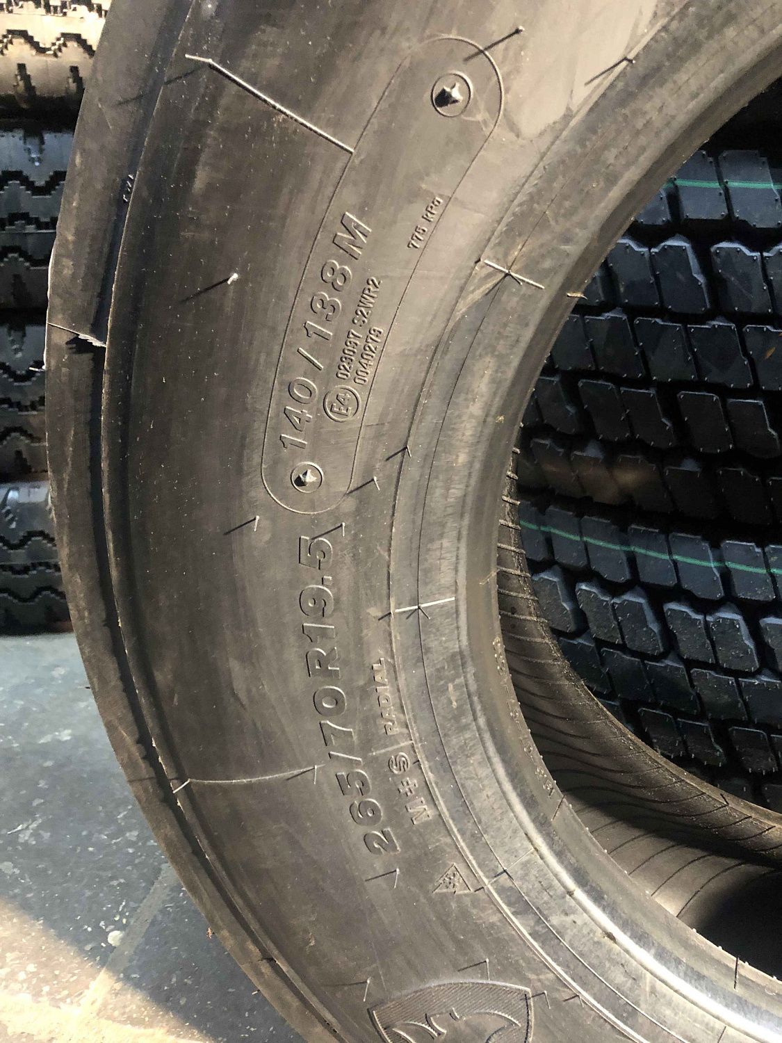Грузовая шина Firestone FS411 265/70 R19.5 140/138M, рулевая ось