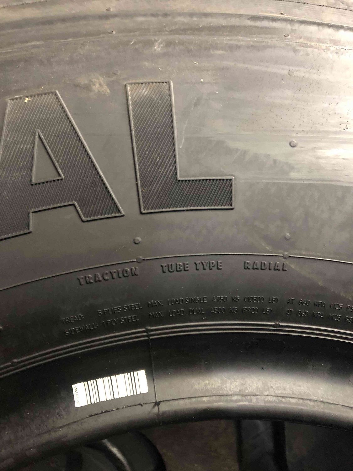 Грузовая шина Continental HDC1 325/95 R24 162/160K, ведущая ось Грузовая шина Continental HDC1 325/95 R24 162/160K, ведущая ось