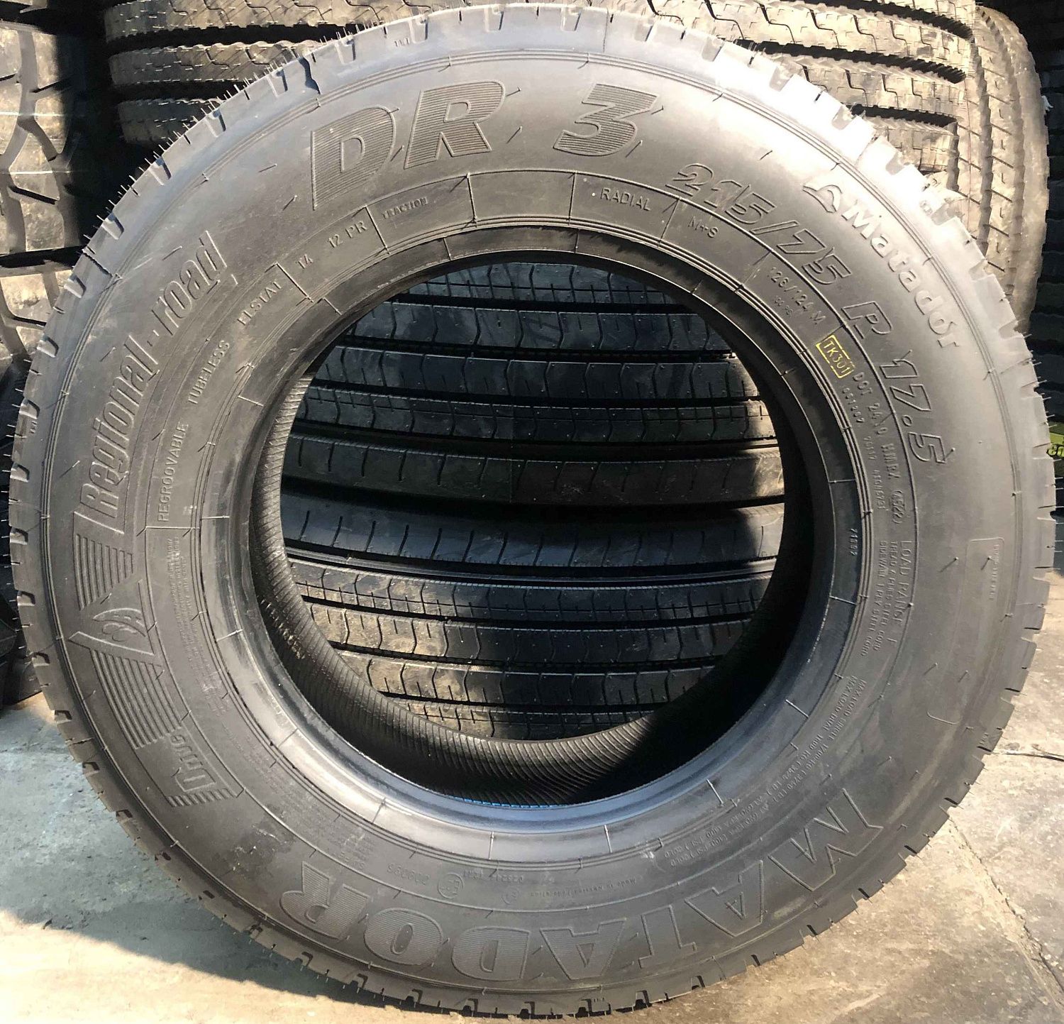 Грузовая шина Matador DR3 215/75 R17.5 126/124M, ведущая ось